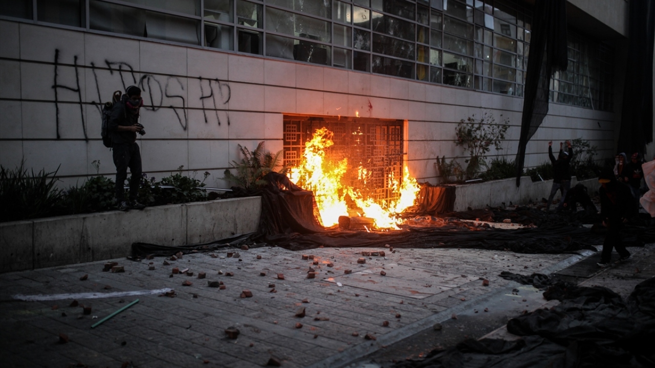 Cali`deki gösterilerde yerel basına yansıyan görüntülerde bazı marketlerin yağmalandığı ortaya çıktı.