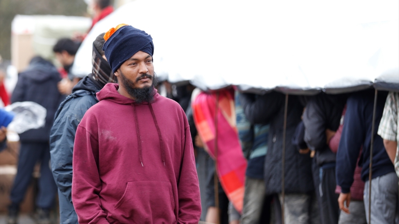 Kınık, göçmenlere karşı yapılan tüm haksızlıkların cezalandırılması gerektiğini vurgulayarak, bu çerçevede AB`den de kendine yakışanı yapmasını ve bu davranışları engelleyecek adımlar atmasını beklediklerini söyledi.