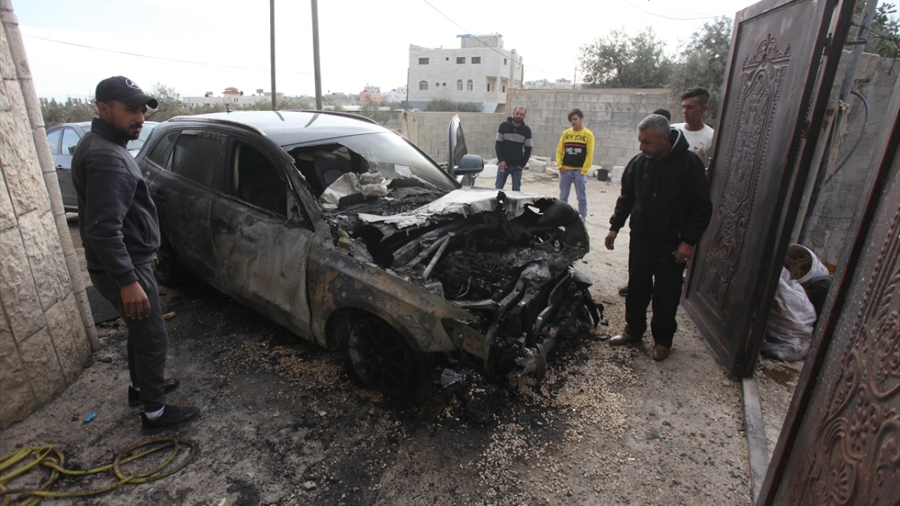 Olayı kınayan Daglas, Yahudi yerleşimcilerin saldırılarına karşı konulmasını talep etti.