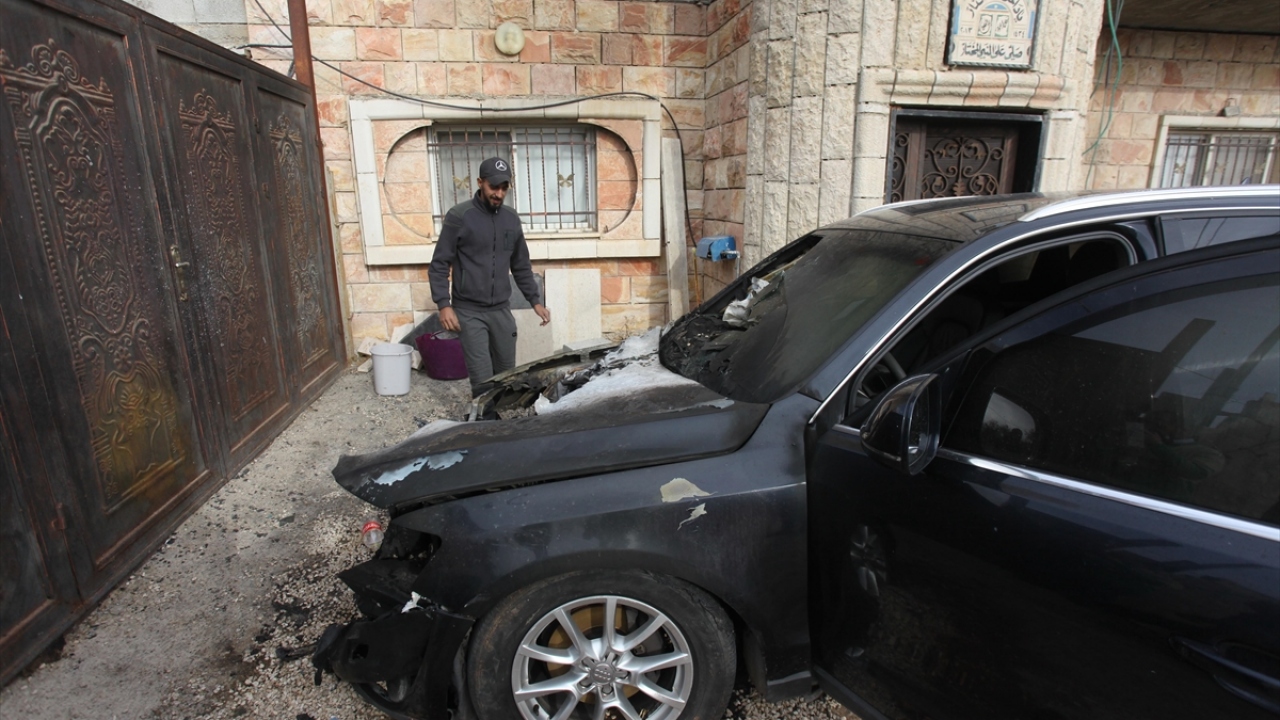 Batı Şeria`da uluslararası toplum tarafından yasa dışı kabul edilen Yahudi yerleşim yerlerinde yaşayan İsrailliler, Filistin beldelerine, Filistinlilere, ikamet ettikleri yerlere, tarım arazilerine ve araçlarına sık sık saldırıda bulunuyor.