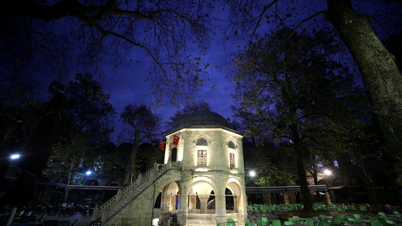 Handaki odalar günümüzde mağaza olarak kullanılıyor. 