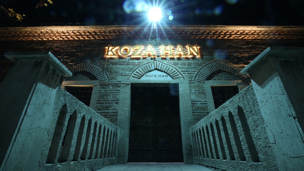 "Gerdanlığın ortasındaki pırlanta gibi"