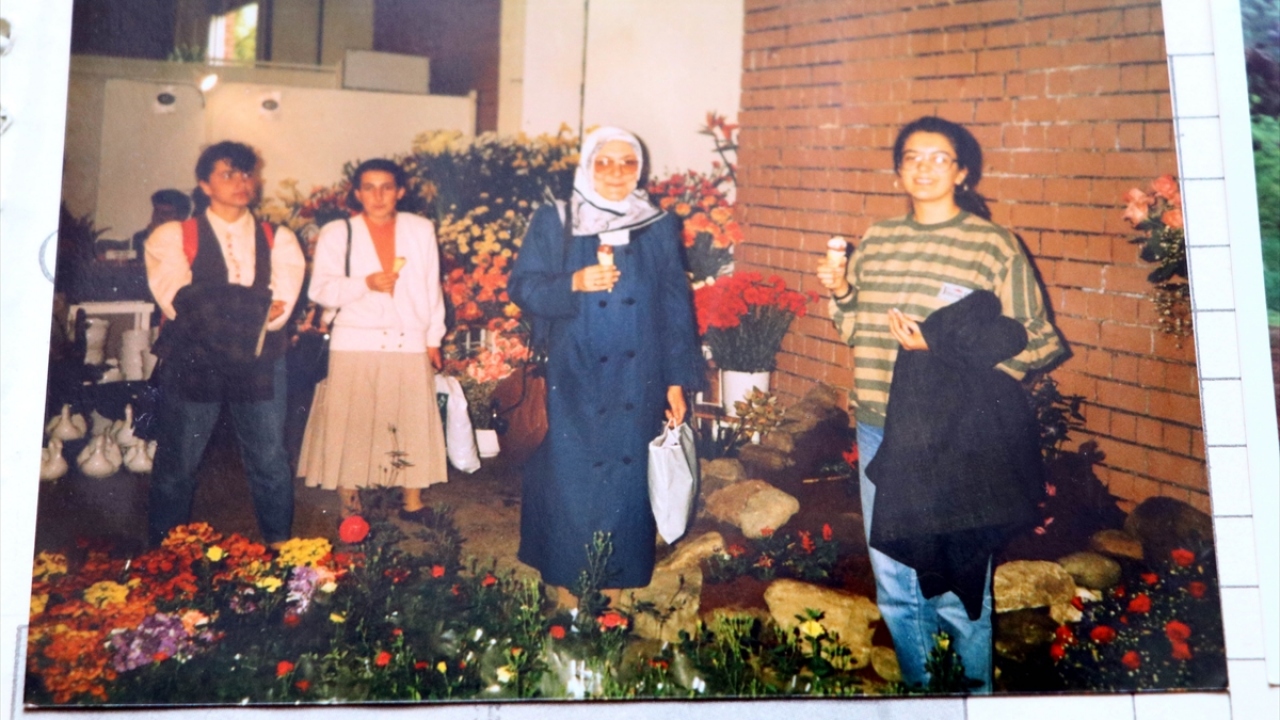 Henüz 26 günlük öğretmen ve 21 yaşında bir genç iken teröristlerin hedefi olan Neşe öğretmen ve babasının şehit oluşları, bölücü terör örgütünün çirkin yüzünü bir kez daha gözler önüne serdi.