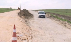 Arazisinden geçen yolun genişletilmesine izin verdi