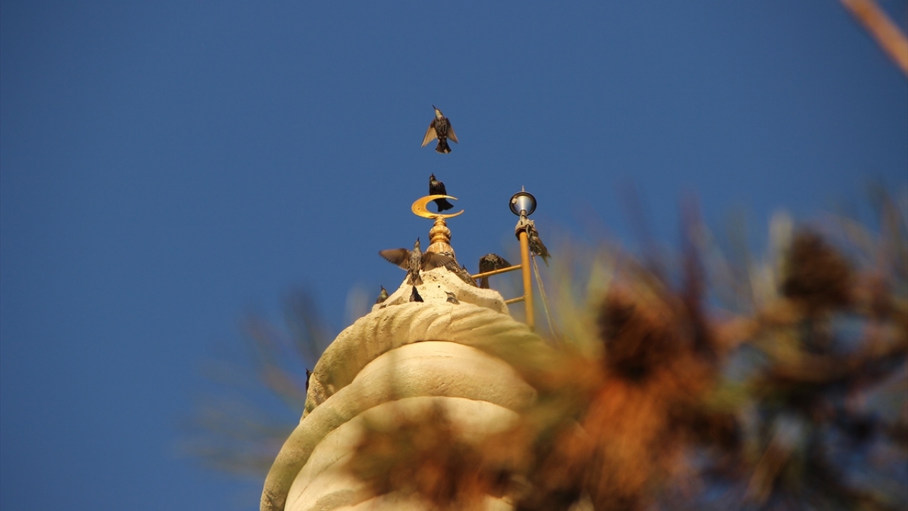 Osmanlı ve Cumhuriyet dönemlerinde çeşitli restorasyonlardan geçirilen cami, ilçeye gelen ziyaretçilerin de ilgisini çekiyor.