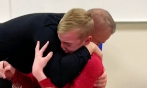 İlk kez renkleri gören 12 yaşındaki çocuğun mutluluğu