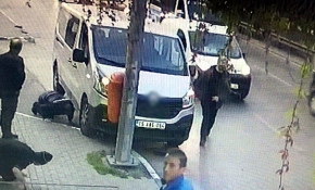 Yayaya çarptığını fark etmedi, metrelerce sürükledi