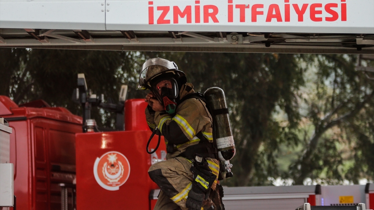 Yanan maddenin plastik olması nedeniyle söndürme işleminin uzun süreceği, alevlerin başka bir yere sıçrama ihtimalinin bulunmadığı bildirildi.