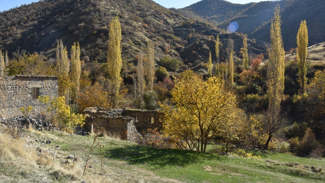 Huzur ortamının önemine işaret eden Bulut, "Dört mevsim çok güzel bir doğamız var. Kasımda güneşin tadını çıkarıyoruz. Mutluyuz, huzurluyuz. Herkesi bu güzellikleri görmeye davet ediyoruz." diye konuştu. 