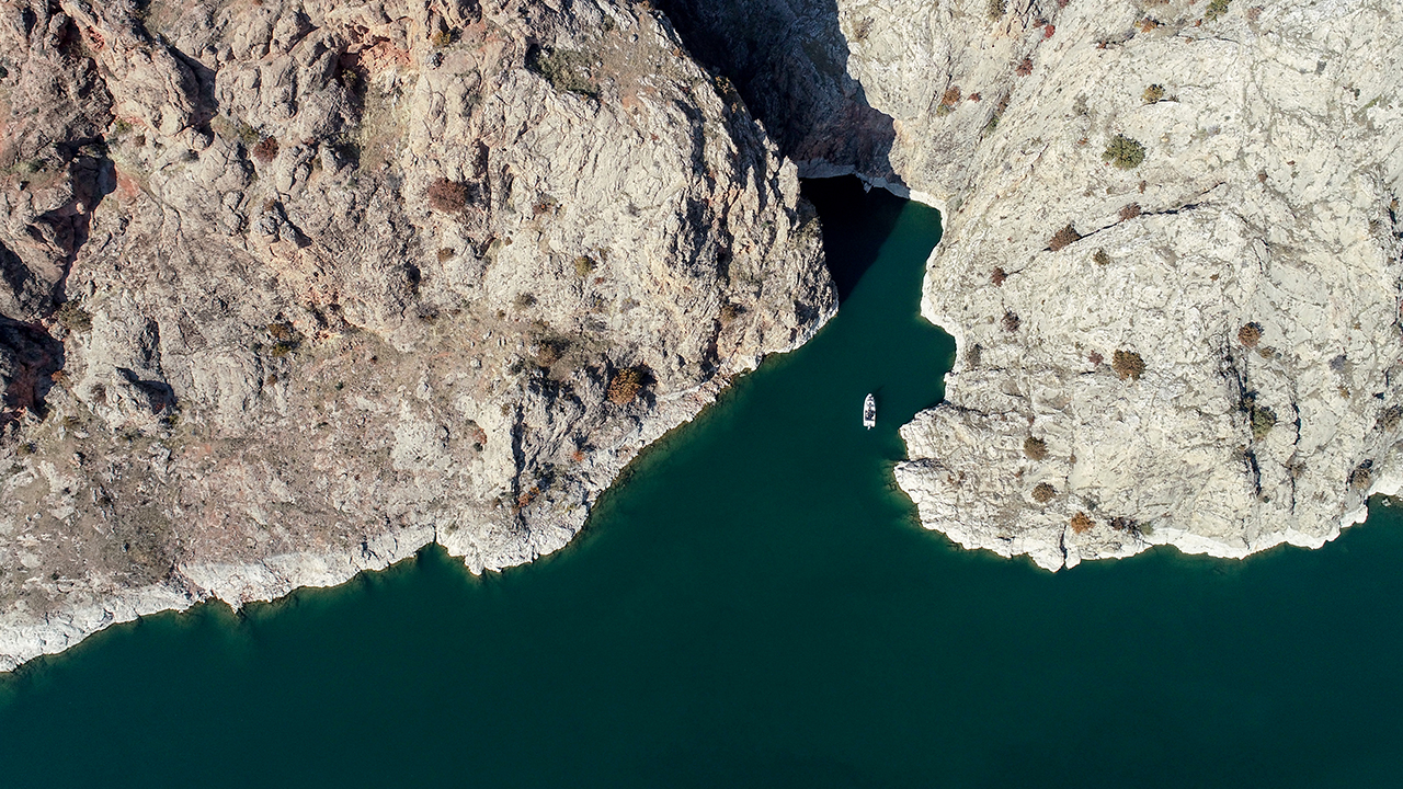 Elazığ`da Güngörmez Kanyonu doğa tutkunları tarafından keşfedilmeyi bekliyor. 