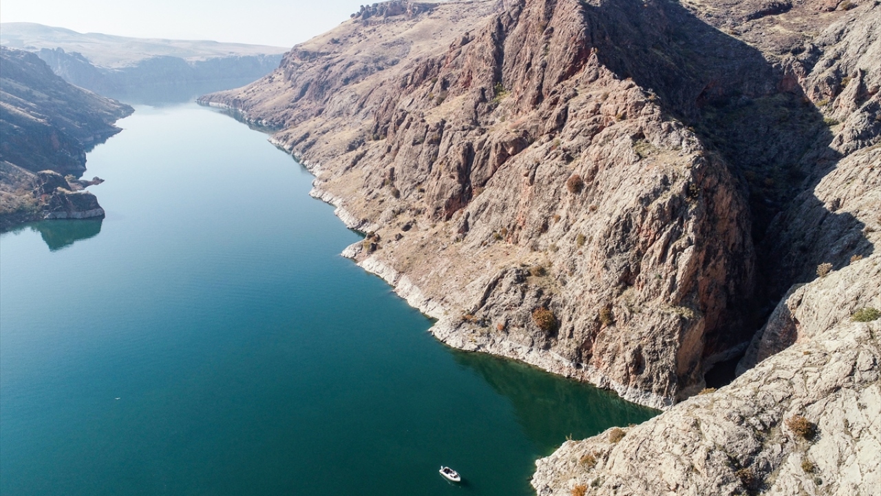 "İç kesimlerine küçük bot ya da kayıkla ulaşılabiliyor"