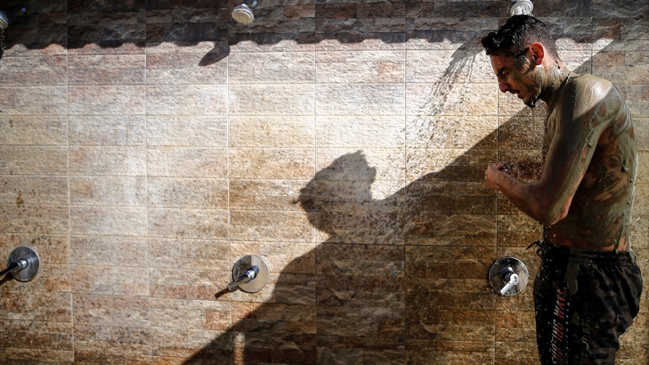 Osmanlı mimarisindeki mini SPA köyü, Türk hamamı, sauna, tuz odası, 40 masaj odası, yüzme havuzu, buhar ve çamur banyoları, restoran, kafeterya, oyun alanları ve küçük villalarla turistlere hizmet veriyor. 