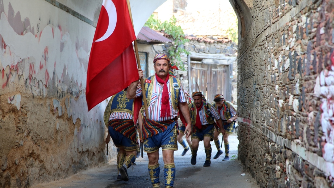 Yaren meclislerinde, yarenlere yeni üye alınıp alınmayacağı, muhtaçlara ne gibi yardımların ulaştırılabileceği de karara bağlanıyor. 