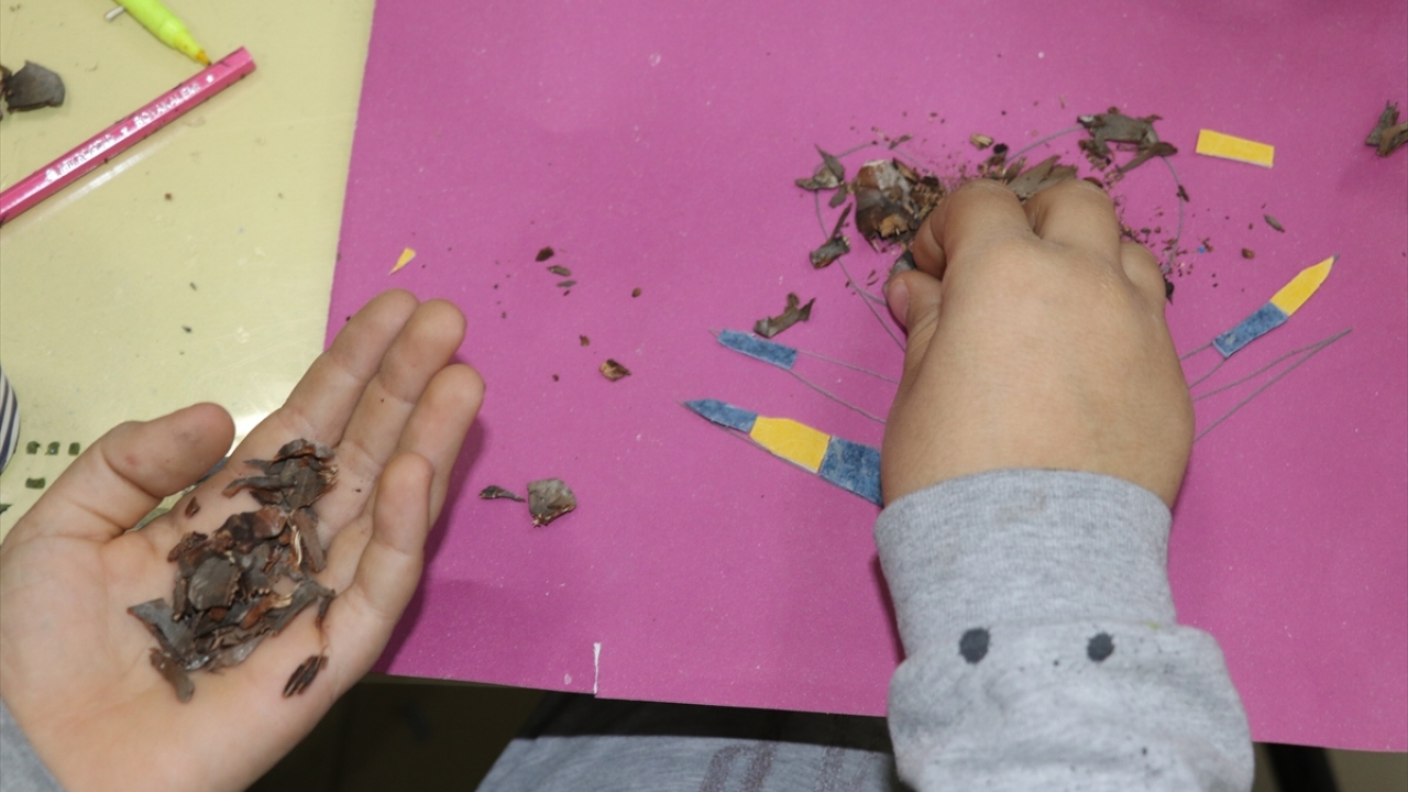 Proje kapsamında sitede kalan 13-18 yaş arası çocukların tamamına geri dönüşümün önemi hakkında eğitim verildi. 