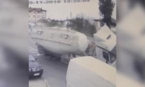 Ordu'da çimento yüklü tanker devrildi: 1 yaralı