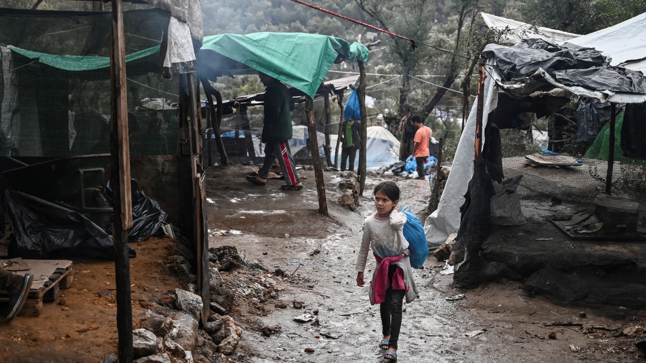 Birleşmiş Milletler Mülteciler Yüksek Komiserliği ve çeşitli sivil toplum kuruluşlarına bağlı sağlık çalışanları sık sık Moria kampıyla ilgili uyarıda bulunuyor.