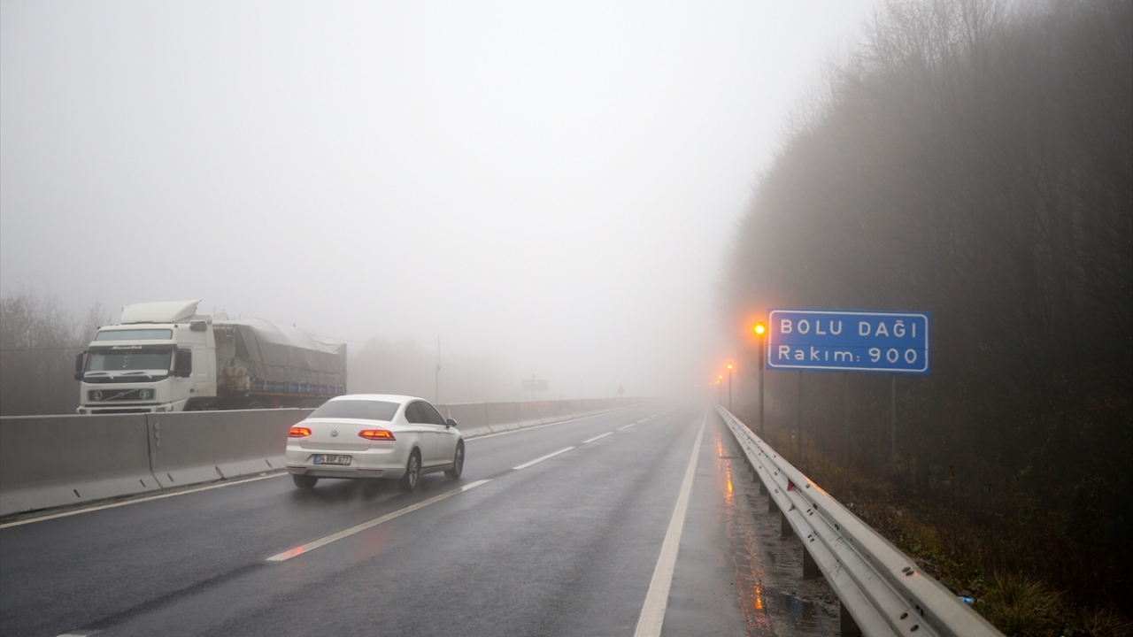 Bölgede yağışların hafta sonuna kadar aralıklarla devam edeceği, kentin Aladağ, Kartalkaya ve Gölcük gibi yüksek kesimlerinde ise kar beklendiği bildirildi.