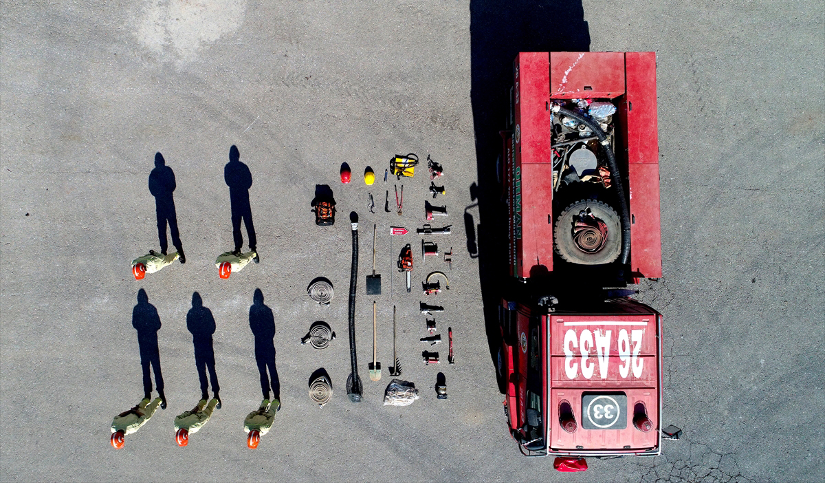Eskişehir ile çevre illerdeki olaylara müdahalelerde bulunan orman görevlileri, araçları ve kullandıkları malzemeleri sergiledi.
