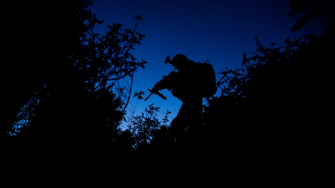 Güç, kondisyon geliştirme parkurunda fiziki dayanıklılık konusunda eğitilen askerler, atış konusunda da en iyisi olmaları için özenle yetiştiriliyor. 