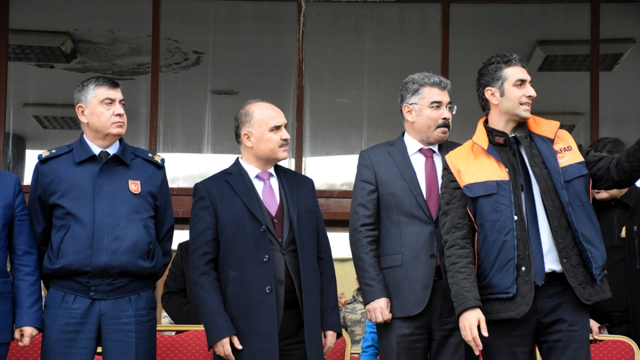Tatbikatı izleyen Vali Şehmus Günaydın, gazetecilere yaptığı açıklamada, Kayseri`de ilk kez bu içerikte bir tatbikat yapıldığını söyledi.