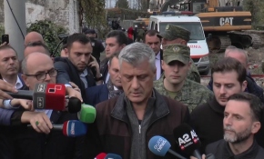 Arnavutluk yine sallandı: Deprem anı kamerada