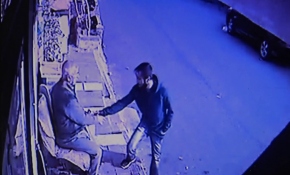 Tokalaşma bahanesiyle yaşlı adamın emekli maaşını çaldı