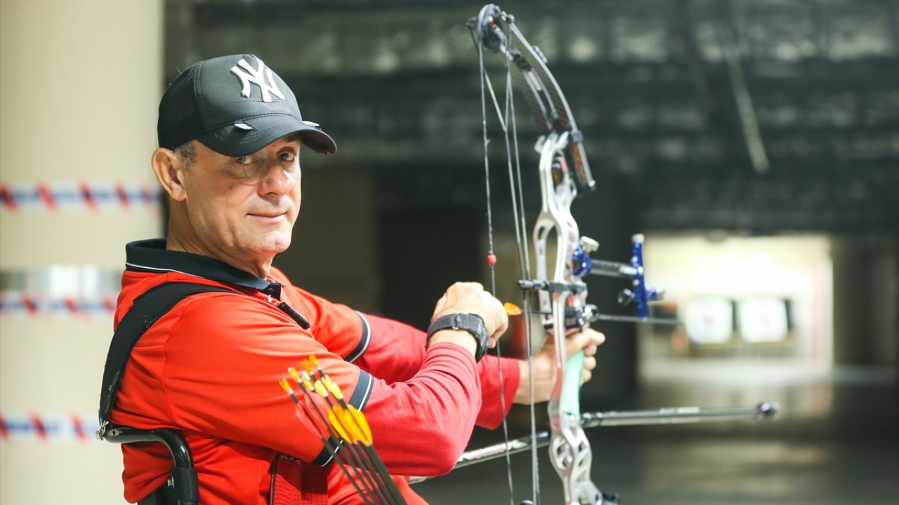Kendisi gibi engellilere örnek olacak bir başarı hikayesi sergileyen Yenier, yılmayarak girdiği KPSS`den de başarılı çıktı ve 2013 yılında Anadolu Adalet Sarayı`na memur olarak atandı.