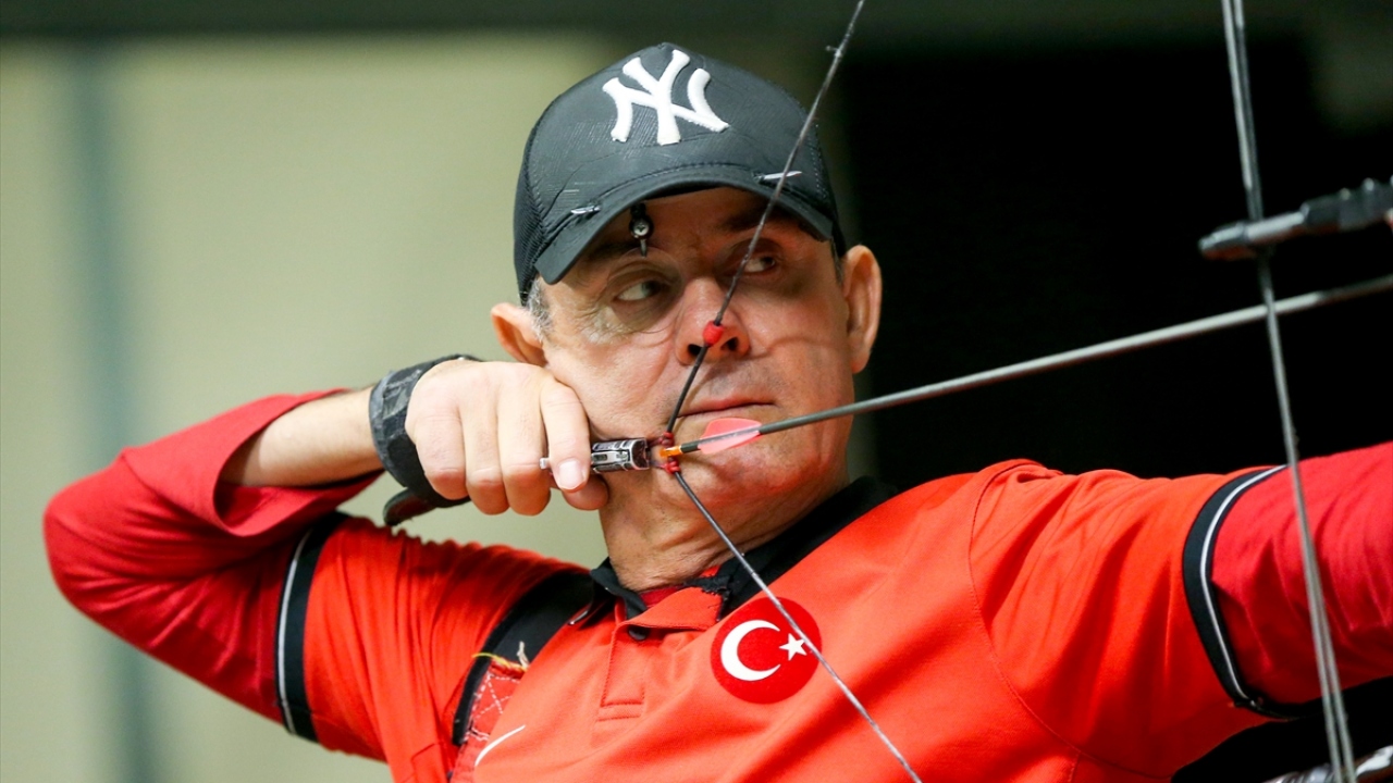 Aynı zamanda Anadolu Adalet Sarayı`nda memur olarak görev yapan Yenier`in başarısı, Anadolu Cumhuriyet Başsavcılığının da takdirini topladı. 