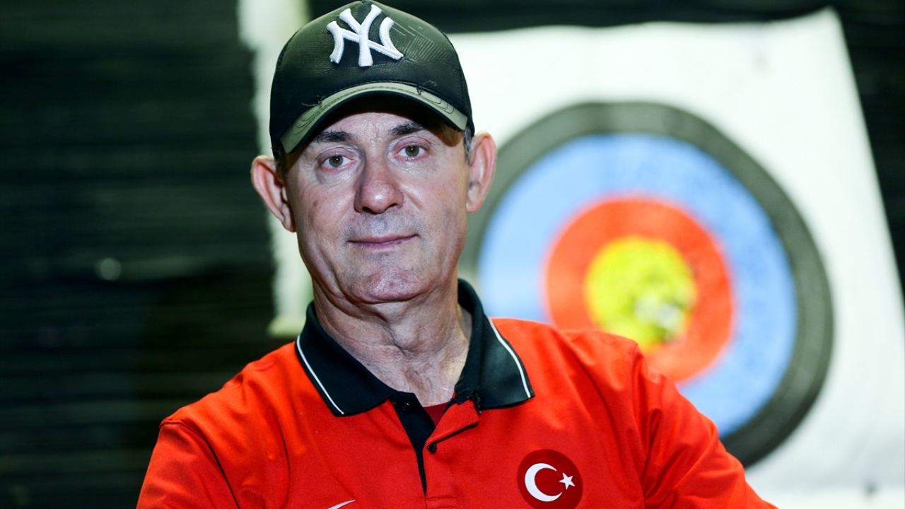 Başarı hikayesini anlatan Yenier, 29 yaşında geçirdiği trafik kazası sonucu omurilik felci olduğunu ve yaklaşık 26 yıldır tekerlekli sandalye kullandığını söyledi.