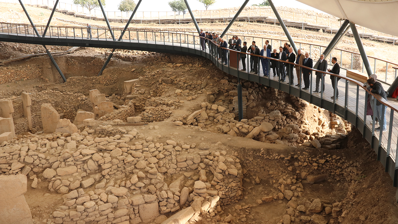 Önemli inanç merkezlerinden biri olarak öne çıkan, kültür turizminde de pay sahibi olan kentte, Balıklıgöl turistlerin ilgisini çekiyor.