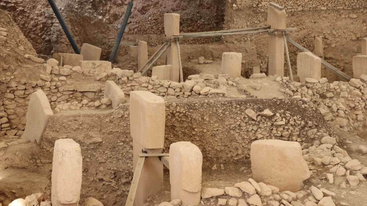 Bölgede sağlanan huzur ortamı ve devletin yürüttüğü çalışmalar sayesinde bu yıl turizmde hareketli günler yaşayan Şanlıurfa`yı çok sayıda kişi ziyaret etti.