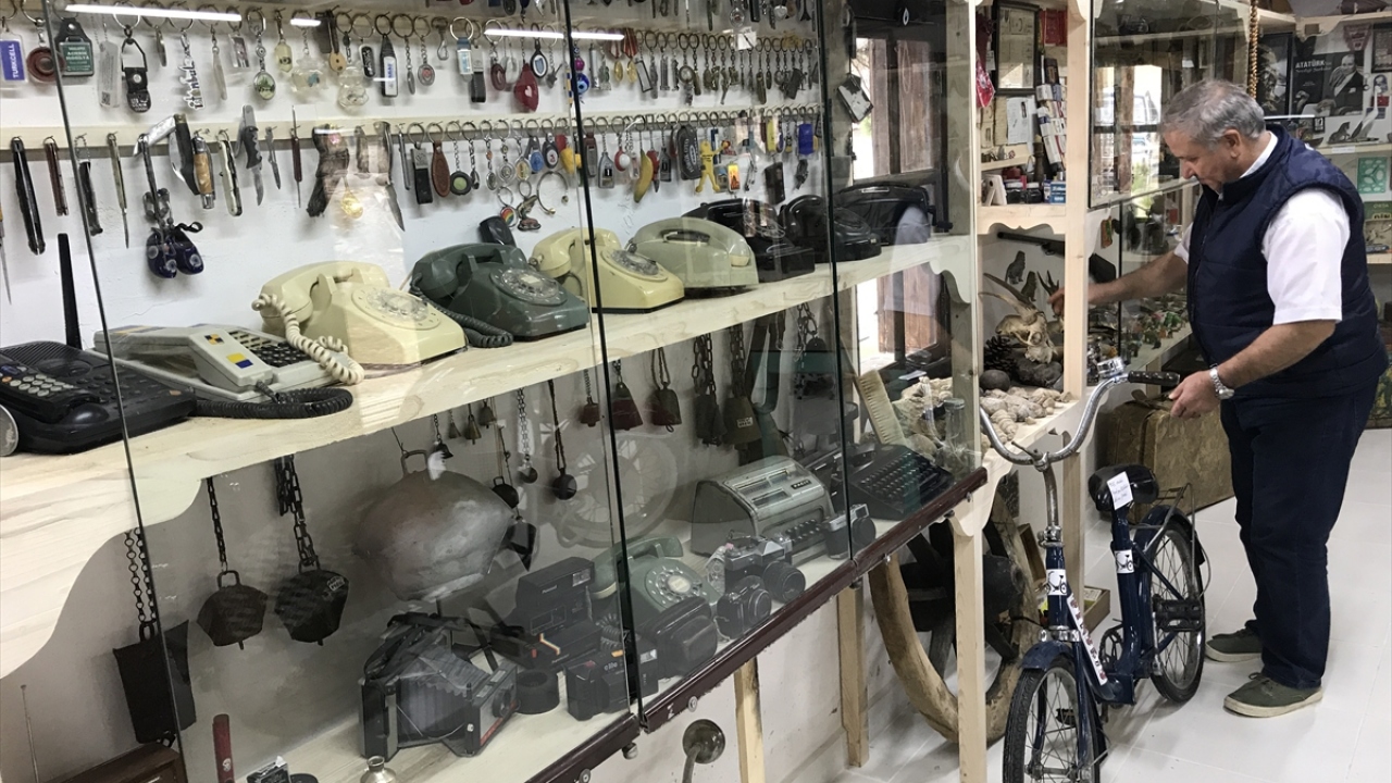 Nostalji evini yabancı turistlerin de ziyaret ettiğini söyleyen Tunç, tarihi objeleri özenle koruduğunu, hala saklamaya devam ettiğini ve bunun ölene kadar da süreceğini aktardı.