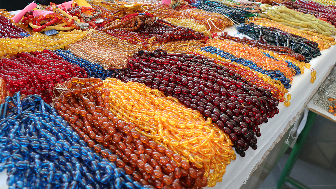 Tespih meraklıları her hafta kurulan Batman`daki pazarda buluşuyor.