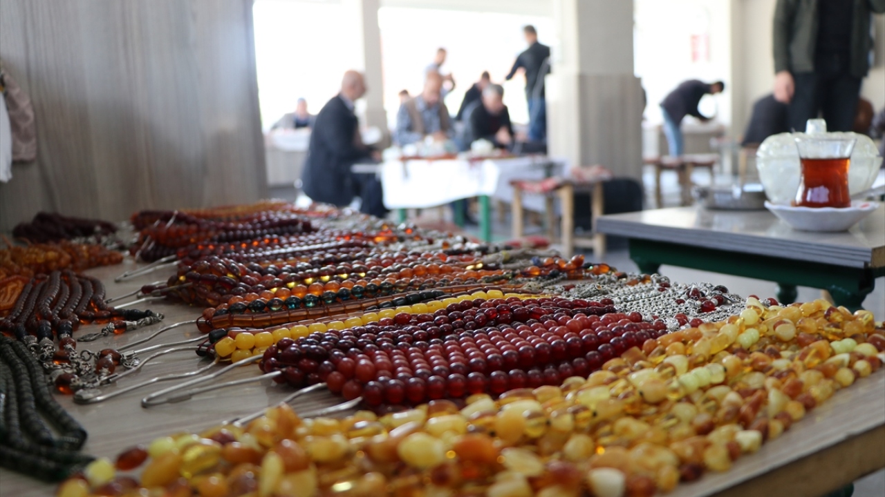 Otomobilini tespih ile takas etmiş 