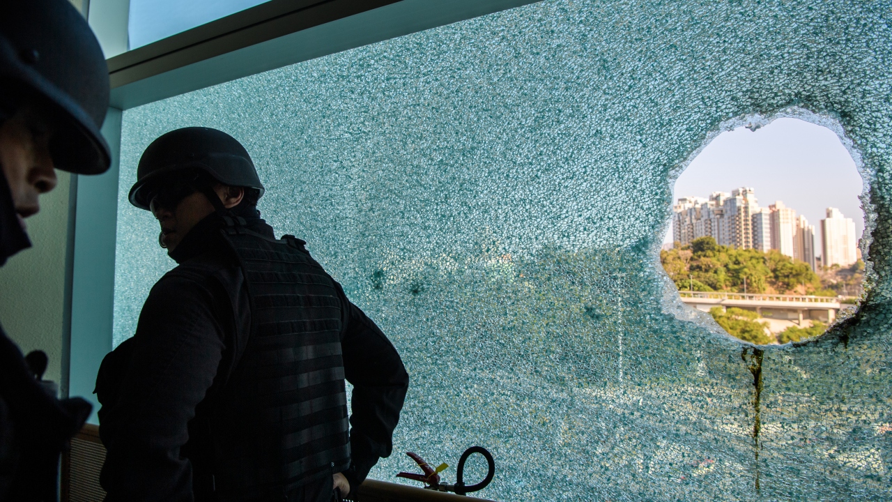 Güvenlik güçleri, öğrenci ve protestocuların işgal ettiği 10`dan fazla üniversite kampüsünün çoğunda kontrolü ele almış, işgal sadece Polytechnic Üniversitesi`nde devam etmişti.