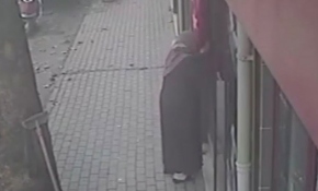 Bursa'da yaşlı kadının bayrak sevgisi duygulandırdı