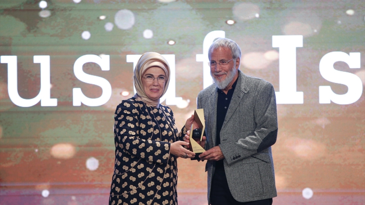 Erdoğan, İslam`ı gösterdiği insani duruştan dolayı tebrik etti.