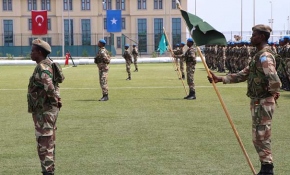 Türk askeri eğitim merkezinden mezun olan Somalili askerlerin teslim töreni