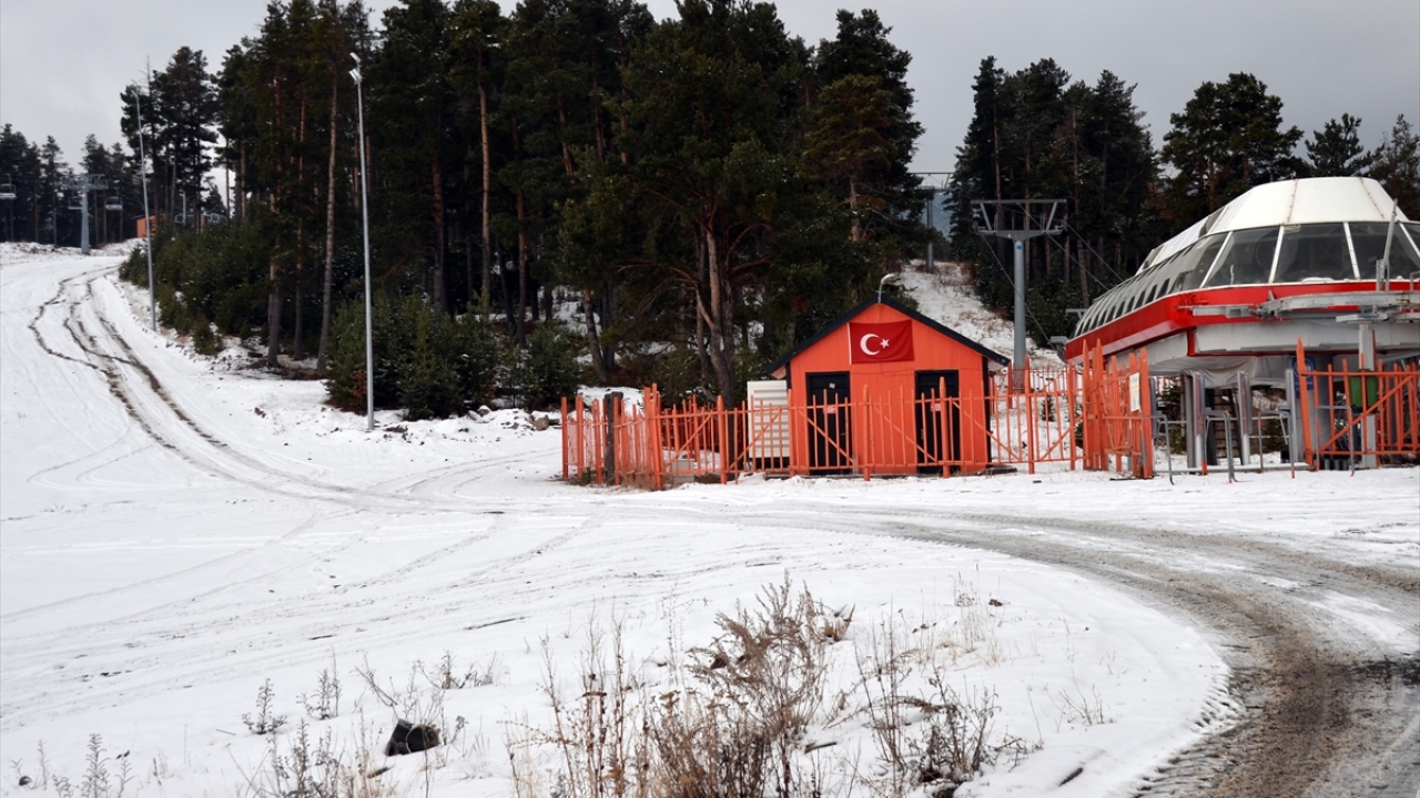 Bölgenin en gözde kayak merkezlerinden Cıbıltepe ise Sarıçam ormanları arasında, kristal kar üzerinde kayak yapma imkanı sunduğu için ayrıca beğeni topluyor.