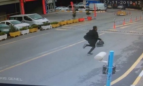 Çalıştığı firmaya ait 250 bin lirayı iş arkadaşının elinden alıp kaçtı