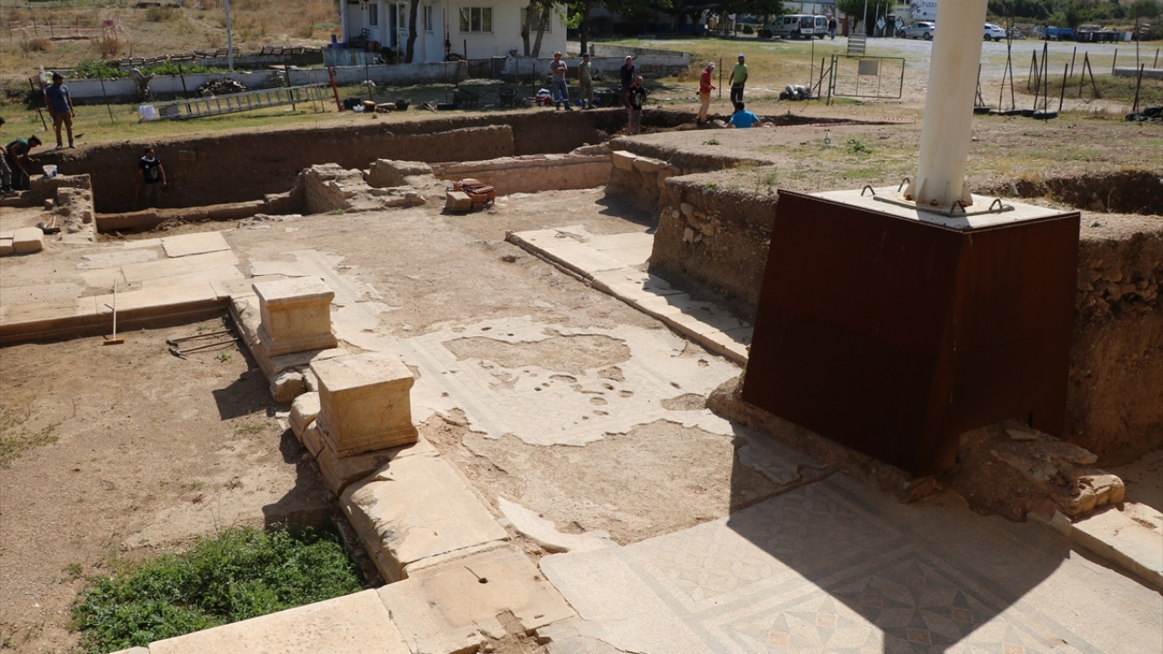 Troya Savaşı`nı başlatan Paris`in resmi