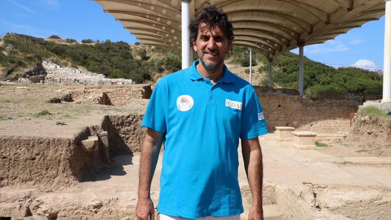 Kazı Heyeti Başkanı ve Ondokuz Mayıs Üniversitesi Arkeoloji Bölüm Başkanı Prof. Dr. Vedat Keleş, Kültür ve Turizm Bakanlığının izin ve desteği ile kazılara devam ettiklerini söyledi.