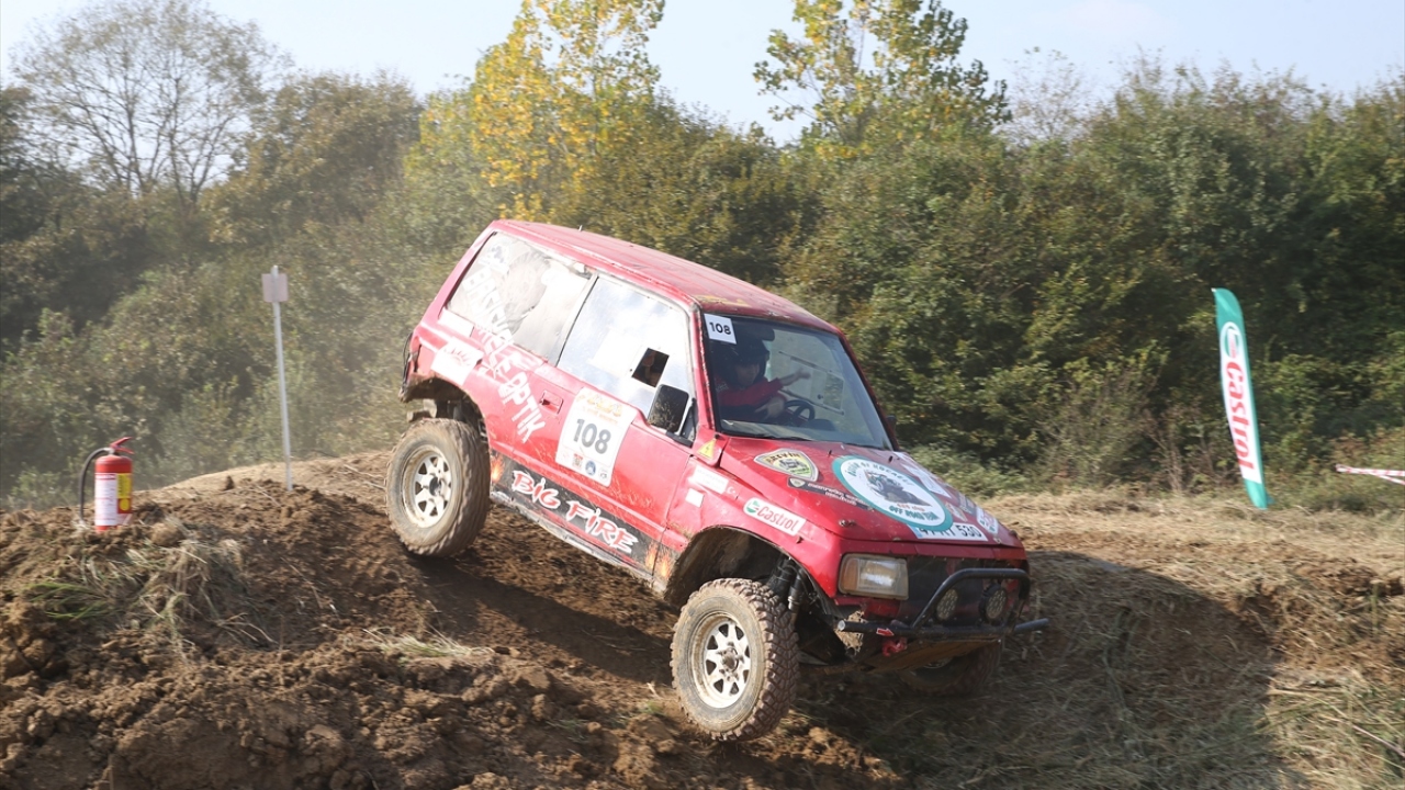 Son olarak 9-10 Kasım`da Sinop`ta düzenlenen Türkiye Off-Road Şampiyonası 5. ayak yarışlarına katılan Şatır ve Çelik ikilisi, S1 klasmanında ikincilik elde ederek podyuma çıkmayı başardı.