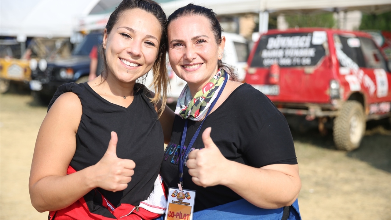 Nurcan Barçın Şatır, yaptığı açıklamada, 6 yıl önce Artvin`de eşi ve ağabeyinin teşvikiyle gittiği yarışlarda kadınlar etabına katıldığını söyledi.