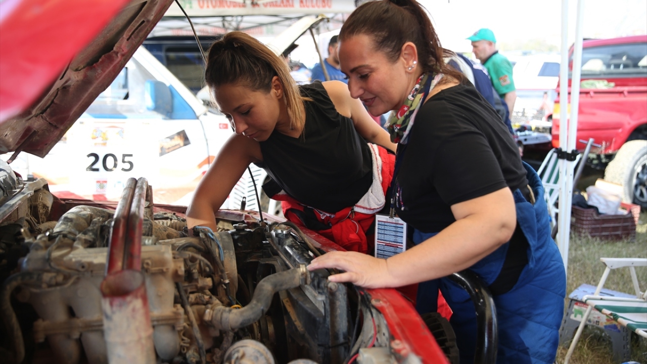 Yarışlara 3 yıl önce başladığını ve 42 yaşında olmasına rağmen 4. yarışını geride bıraktığını ifade eden Çelik, adrenalin tutkusu olan gençlere off-road yapmaları tavsiyesinde bulundu.