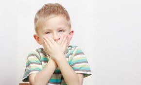 Kekemeliğin tedavisinde en önemli görev ebeveynlere düşüyor