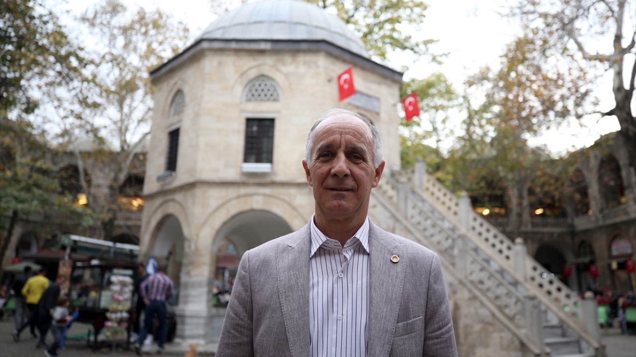 Bursa Tarihi Çarşı ve Hanlar Birliği Başkanı Muhsin Özyıldırım, bölgenin Osmanlı devletinin ilk kurulan, en büyük ve en eski çarşısı olduğunu söyledi.
