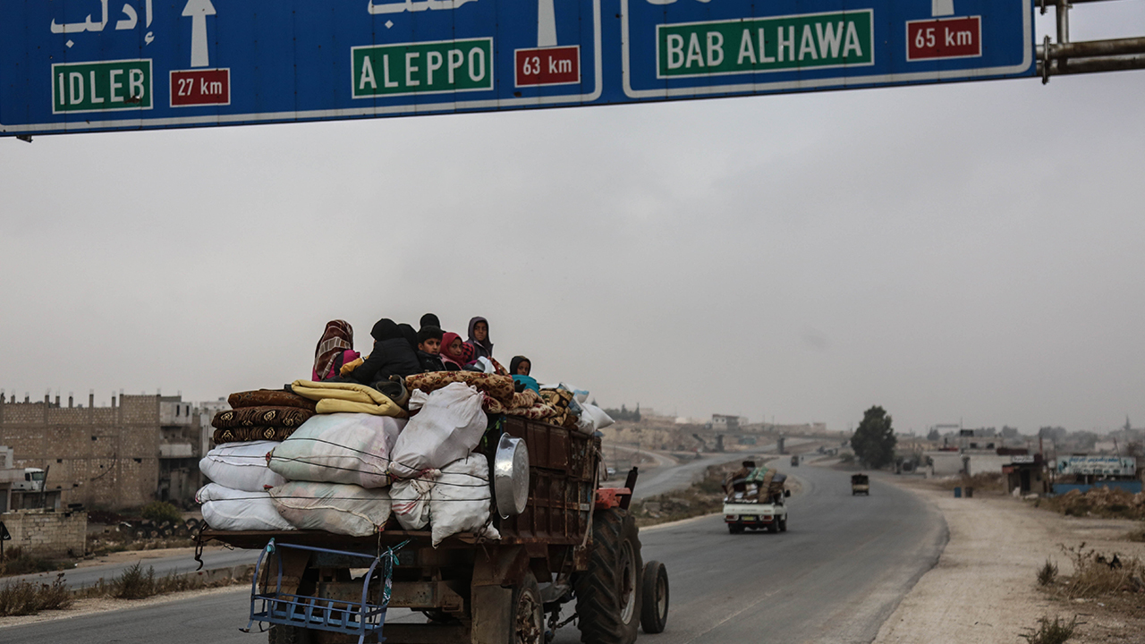 İdlib Gerginliği Azaltma Bölgesi`nde Esed rejimi askerleri, İran destekli yabancı terörist gruplar ve Rusya`nın saldırılarında kasım ayı içinde 11 bin 812 aileden 62 bin kişi göç etmek zorunda kaldı.