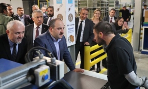 Bakan Varank Tekirdağ'da gece yarısı fabrikaları ziyaret etti