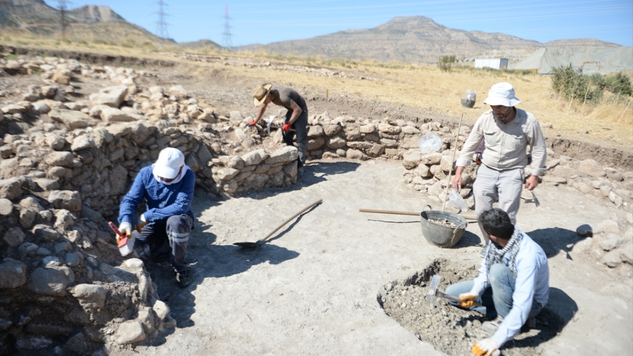 Kazılarda elde edilen bulgularla, Epipaleolitik dönemden Geç Çanak Çömlek Öncesi Neolitik dönem B evresine kadar geçen süreci içeren 6 tabaka tespit edildi.